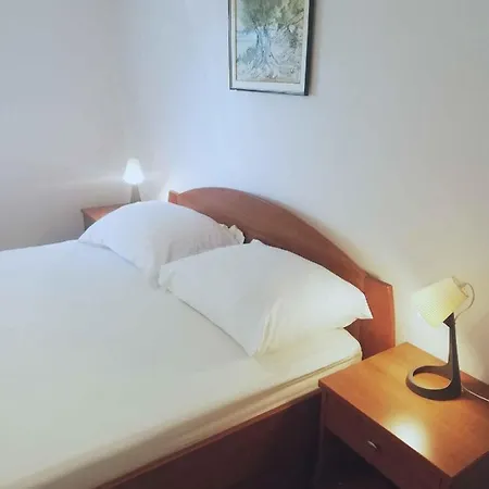 In With Two-bedrooms 2 *