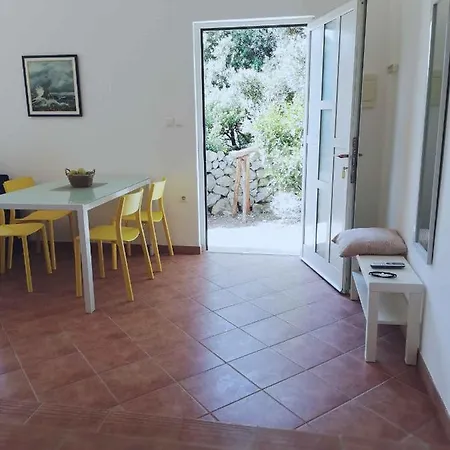 In With Two-bedrooms 2 *